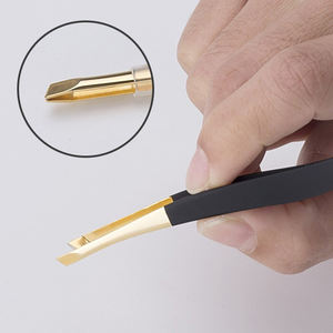 MAHFOOZ INSTRUMENTS Pinza Profesional de Acero Inoxidable para Depilación de Cejas, Color Dorado, Herramienta de Belleza y Maquillaje para Mujer - Product Image 3