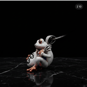 Pendentif Hip Hop Iced Out en forme de grenouille des bois, fait main en or blanc 14 carats, serti de diamants multicolores micro-pavés - Product Image 2