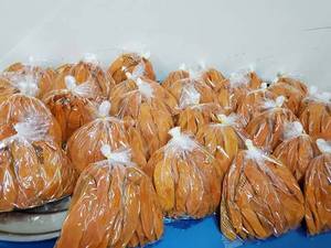 มันเทศอบแห้งรสหวาน ผสมน้ำผึ้งธรรมชาติ แบบหั่นชิ้น เนื้อนุ่มหนึบ บรรจุภัณฑ์แบบเป็นแพ็ค/สุญญากาศ สำหรับขายส่งและธุรกิจบริการอาหาร - Product Image 1