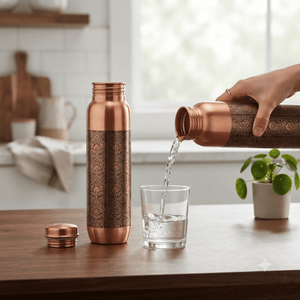 Botella de Agua de Cobre Premium con Patrón Ornamental Antiguo, Tapa de Rosca Hermética, Frasco Ayurvédico Reutilizable para Viajes y Hogar - Product Image 3