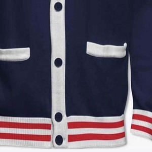 Cardigans bleu marine à col en V avec logo personnalisé, manches longues, tricotés, pour sororités et fraternités, vêtements d'automne et d'hiver - Product Image 2