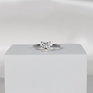 แหวนเพชรทรงปรินเซสคัท 1 กะรัต สวยหรู ได้รับการรับรองจาก IGI เพชรเพาะเลี้ยงในห้องปฏิบัติการ แหวนทองคำขาว 14K สำหรับหมั้นและแต่งงาน เครื่องประดับสำหรับผู้หญิง - Product Image 1