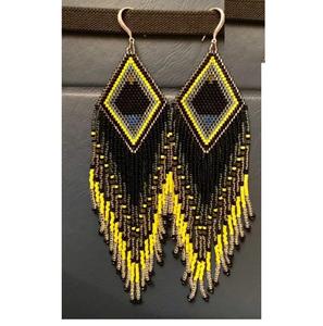 Boucles d'oreilles en perles de verre faites à la main, colorées et éclatantes, pour un style de bijoux jeune et ludique, rehaussant la personnalité de l'ensemble. - Product Image 4