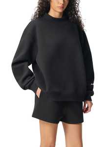 Sweat-shirt pull-over confortable et décontracté, idéal pour les tenues sans effort et les sorties quotidiennes. - Product Image 1