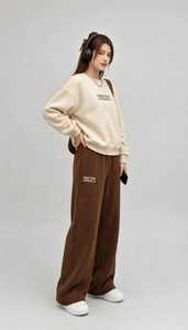 Ensemble de survêtement décontracté pour femme Oneten, sweat-shirt beige à col rond, pantalon large marron, tenue d'automne avec imprimé lettres - Product Image 4