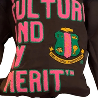   Sorority Inc By Culture By Merit Sweat-shirt en chenille noir pour femme, haut à col rond brodé de lettres grecques, de qualité supérieure