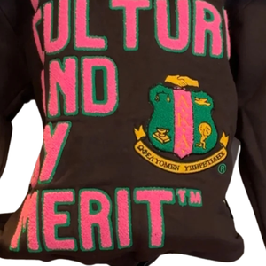 AKA Sorority Inc By Culture By Merit Sweat-shirt en chenille noir pour femme, haut à col rond brodé de lettres grecques, de qualité supérieure - Product Image 3