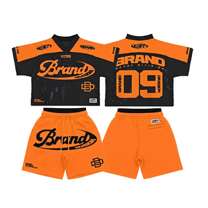 ชุดเสื้อกีฬาผู้ชาย คอวี แขนสั้น พร้อมกางเกงขาสั้นเข้าชุด พิมพ์ลายแบบซับลิเมชั่น แห้งเร็ว เหมาะสำหรับใส่หน้าร้อน - Product Image 5