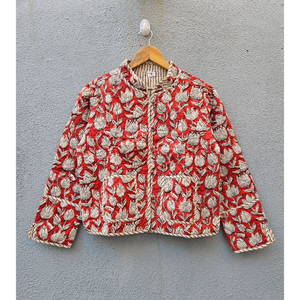 Chaqueta acolchada de algodón con estampado floral hecho a mano, con botones al frente y bolsillos, para uso casual en invierno, regalo para ella. - Product Image 1