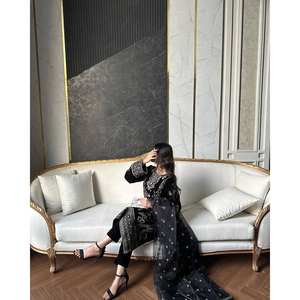 Ensemble de costume de soirée XL avec broderie Zari et sequins - Product Image 3