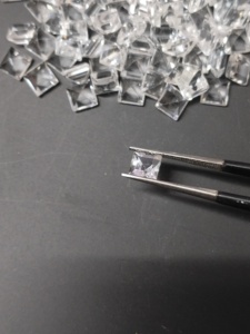 Topaze blanche naturelle 6 mm, taille carrée, qualité supérieure, pierres précieuses en vrac pour la fabrication de bijoux - Product Image 1