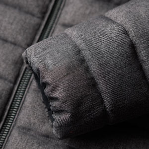 Chaqueta Acolchada Ecológica Transpirable con Logotipo Frontal y Cuello Redondo Personalizada de Nuevo Estilo para Hombre, Alta Calidad, Venta al Por Mayor - Product Image 2