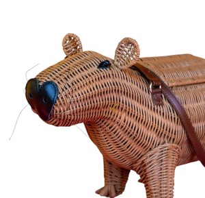 Panier de rangement en rotin Capybara de haute qualité, boîte cadeau créative en osier marron en forme d'animal et bac de rangement ludique pour bureau - Product Image 5