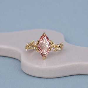 Bague en or jaune 14 carats avec diamant rose vif de 2,02 carats de taille marquise, cultivé en laboratoire, motif floral, pour mariage, demande en mariage, cadeau pour les amoureux - Product Image 1