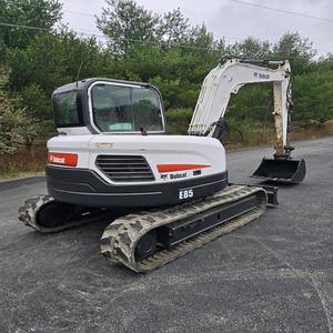 Compre hoy mismo la excavadora Bobcat E85, una máquina resistente y duradera de bajo mantenimiento, ideal para trabajos de construcción, excavación y paisajismo. - Product Image 4