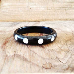 Gemelos y brazalete hechos a mano de resina de estilo Ángel Vintage para mujer, gemelos y brazaletes hechos a mano personalizados de alta gama de la India - Product Image 1