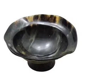 Bol en corne de buffle artisanal de qualité supérieure avec design poli, élégant bol de service pour salades et en-cas, disponible à la vente - Product Image 6