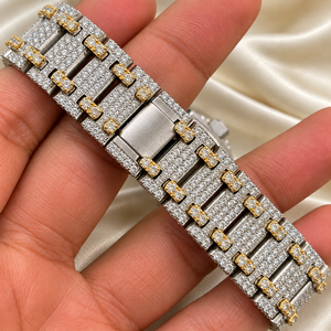 Montre chronographe mécanique de luxe bicolore en moissanite glacée avec mouvement ETA, bracelet en acier inoxydable, cadran rond 41 mm pour homme - Raj Gems - Product Image 3