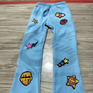 Pantalon de survêtement personnalisé pour femme, coupe délavée soleil, style jogger, sérigraphie, vintage, délavé à l'acide, évasé, avec patchs imprimés - Product Image 1