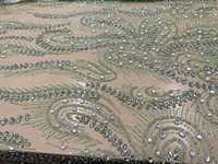 Tissu en dentelle personnalisé, richement brodé à la main, orné de perles, de paillettes et de strass, 100% polyester, rouge bordeaux de luxe, pour marques de mode et créateurs
