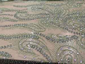 Tela de malla con cuentas y pedrería de trabajo manual personalizado, color rojo vino, para diseñadores de marcas de moda - Product Image 3