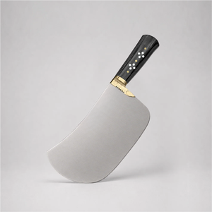 Cuchillo de carnicero con mango negro, hoja curva ancha plateada y empuñadura con remaches dorados para tareas de picar carne en cocina y carnicería - Product Image 1