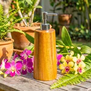 Distributeur de savon rond en bois fait main, design tendance et très vendu, facile à nettoyer, accessoire de salle de bain par UO INDIA - Product Image 2