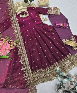 Salwar Kameez en soie marron avec dupatta, tenue traditionnelle pour femmes, pour mariage et fêtes, vêtements indiens et pakistanais 85156 SAI- SSC – 718 - Product Image 2