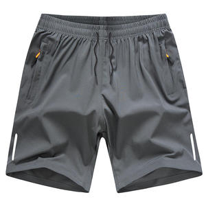 Shorts de sport d'été pour hommes en soie glacée, séchage rapide, taille élastique, coupe ample, 5 points, couleur unie, décontracté, pour la plage, vente en gros - Product Image 4