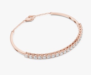 Pulsera de diamantes con acabado dorado de exportador indio, pulsera de diseño moderno para mujer, colección para bodas y regalos, disponible para la venta. - Product Image 1