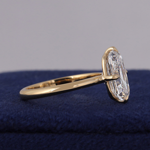 Bague de fiançailles solitaire en diamant de laboratoire allongé de 4 carats, style « Old Mine », certifiée IGI - Product Image 2