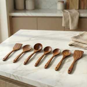 Ensemble d'ustensiles de cuisine en bois avec support, outils de cuisson rustiques faits à la main, cuillères et spatules en bois écologiques - Product Image 6