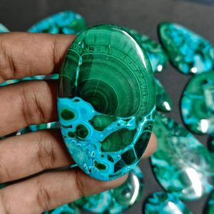 คริสโซคอลลา มาลาไคต์ คาโบชอง ขายส่ง จำนวนมาก ขัดเงาแล้ว ผ่านการบำบัดด้วยสารเคมี - Product Image 1