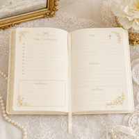 Carnet de prière personnalisé LABON en lin avec dentelle, croix dorée, carnet de gratitude sur mesure, coffret cadeau spirituel avec breloque nœud perlé
