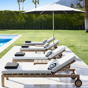 Oferta especial: Tumbona de exterior de madera de teca premium Hotel Emma con respaldo ajustable y ruedas, ideal para piscina, playa, resort, villa o patio. - Product Image 1