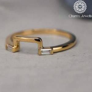 Bague de fiançailles minimaliste en moissanite plaqué or Charm Jewells, taille coussin, sertie à griffes, design géométrique, unisexe, pour usage quotidien - Product Image 2