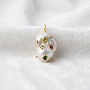 Pendentif en perle baroque avec pierres précieuses multiples, breloque en perle d'eau douce irrégulière, perle statement en laiton plaqué or - Product Image 6