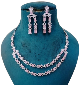 Ensemble collier et boucles d'oreilles élégants classiques en argent plaqué avec strass roses, bijoux de mariage et de soirée - Product Image 1