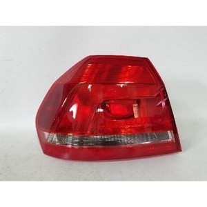 Luz Trasera Izquierda Usada para Passat 561945095G - Product Image 1