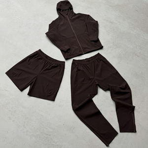 Ensemble de survêtement unisexe marron foncé à capuche imprimé, pantalon long et short, séchage rapide, polyester, décontracté, pour l'hiver, coupe classique, couleur unie - Product Image 1