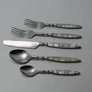 Ensemble de couverts élégants en acier inoxydable de qualité supérieure, vaisselle élégante pour salle à manger moderne - Product Image 5