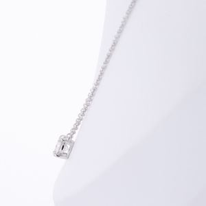 Collier avec pendentif solitaire minimaliste en diamant de laboratoire rond, en or jaune, rose et blanc massif, ou en argent sterling - Product Image 4