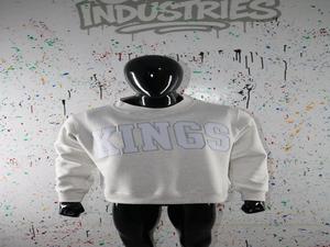 Sudadera KINGS ASH GREY con cuello alto, 100% BLANCA, con apliques bordados, cuello ancho, hilos finos. - Product Image 2