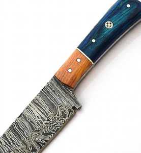 Couteau utilitaire artisanal en acier Damas avec manche bicolore bleu et bois naturel, personnalisable OEM - Product Image 6