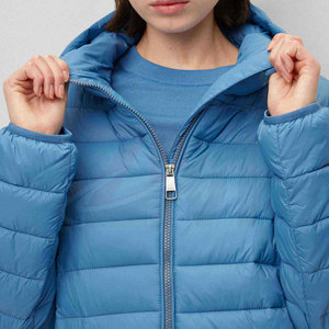 Veste matelassée à capuche bleue de haute qualité pour femmes, fermeture éclair sur toute la longueur des manches, vêtements d'hiver, logo personnalisé imprimé, veste matelassée pour femmes - Product Image 5