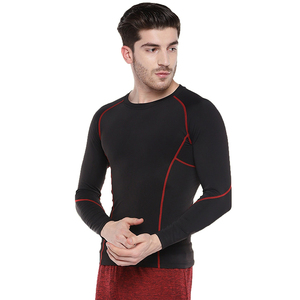 เสื้อแรชการ์ดผู้ชาย UPF 50+ สีพื้น ผ้าโพลีเอสเตอร์ผสมสแปนเด็กซ์ 100% ไร้ตะเข็บ แห้งเร็ว แขนสั้น สำหรับเล่นเซิร์ฟ - Product Image 2
