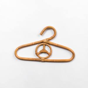 Ensemble de cintres en rotin avec grande épaule pour la maison et l'hôtel cintres naturels pour vêtements d'enfants vente en gros - Product Image 3