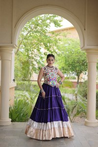 Chaniya choli de algodón puro premium, completamente cosido, con adornos de kodi y estampado en foil, perfecto para las noches de garba para adultos. - Product Image 3
