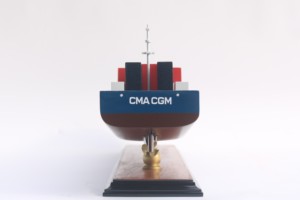 Contenedores Rojos y Azules CMA CGM - Modelo de Buque de Carga Comercial de Madera Hecho a Mano - Product Image 5
