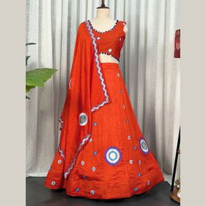 Lehenga Choli en soie Vichitra brodé multi-fils pour Navratri avec dupatta – Prix de gros par Royal Export - Product Image 5